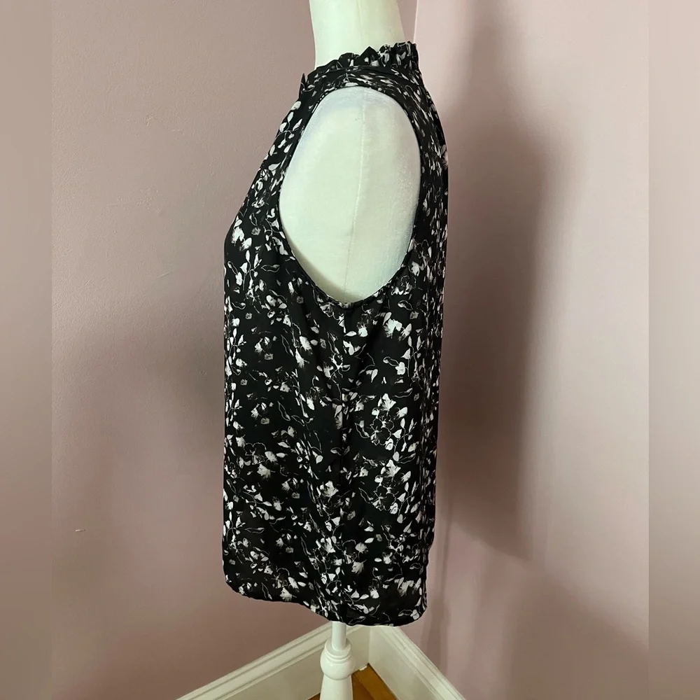 Dressy Sleeveless Blouse size M - Picture 10 of 10
